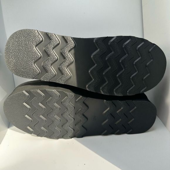 CUSHIONAIRE Women's Genuine Suede pull on platform boot +Memory Foam 12 BLACK - Picture 3 of 7